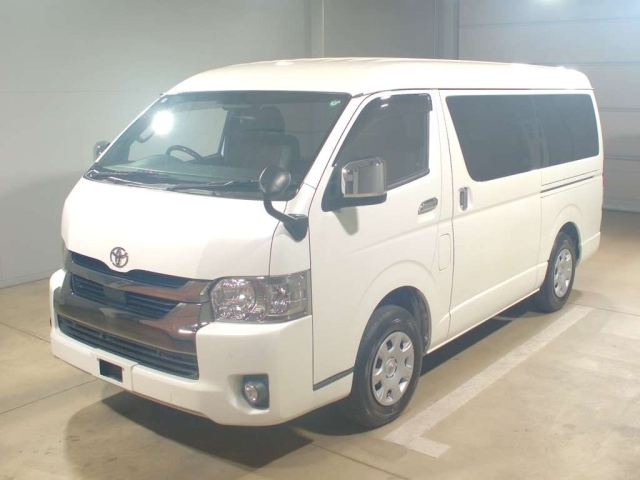 TOYOTA HIACE VAN