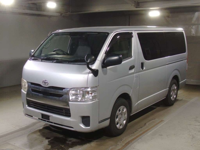 TOYOTA HIACE VAN