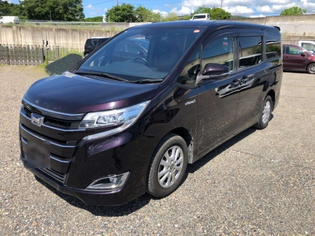 TOYOTA NOAH