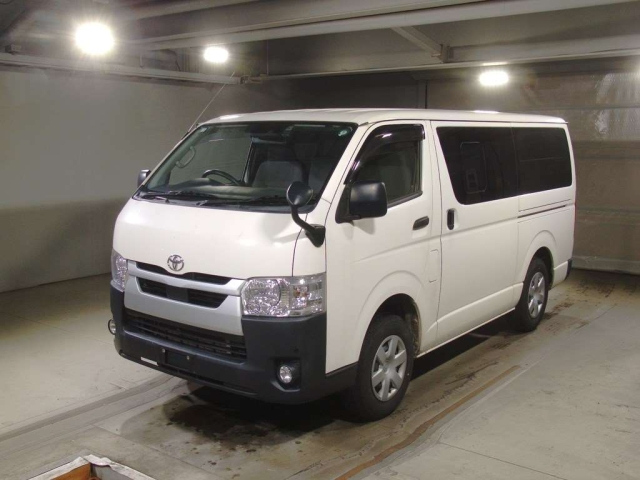 TOYOTA HIACE VAN