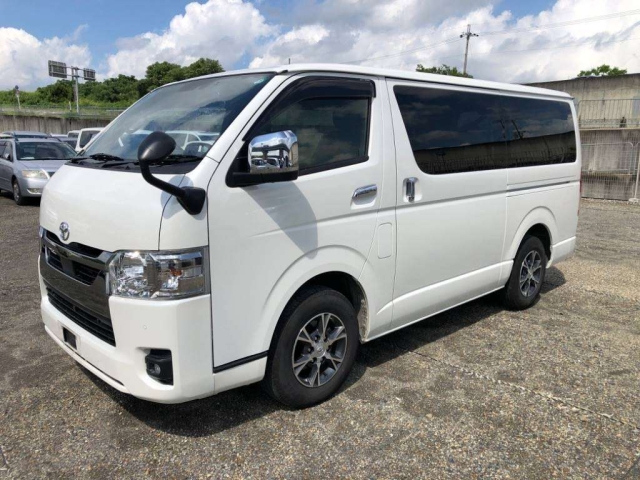 TOYOTA HIACE VAN