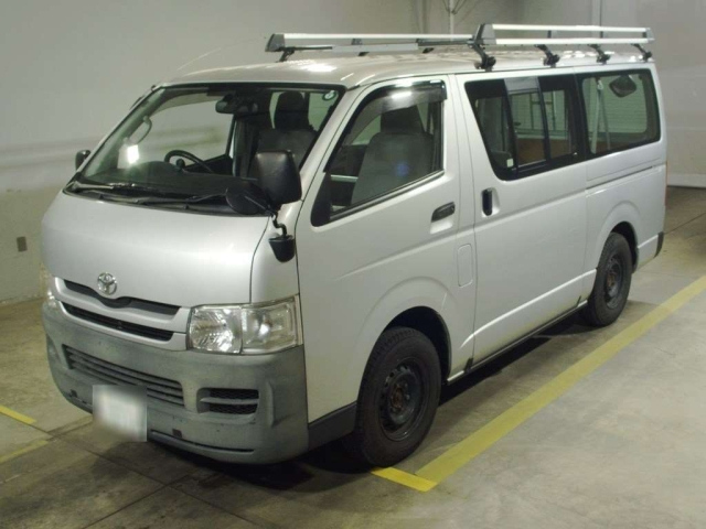 TOYOTA REGIUS ACE VAN