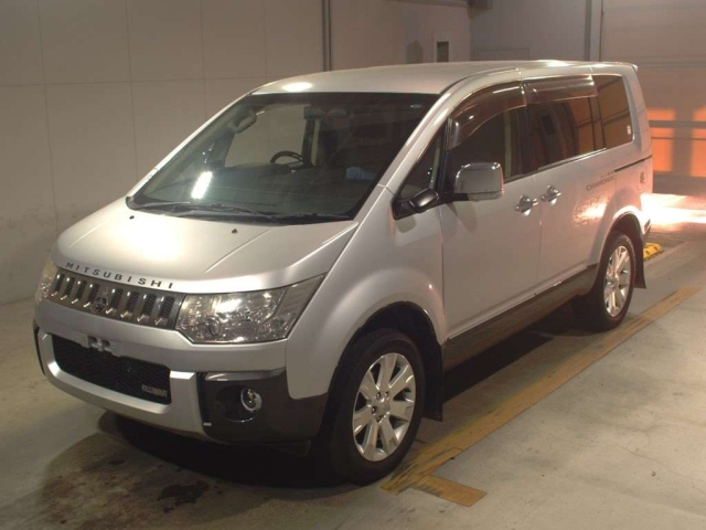 MITSUBISHI DELICA D5