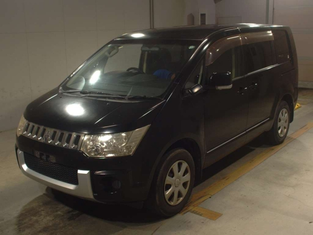 MITSUBISHI DELICA D5