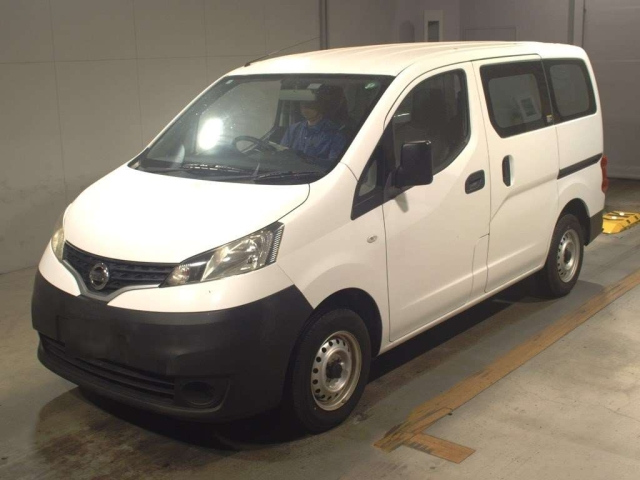 NISSAN NV200