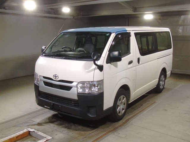 TOYOTA HIACE VAN