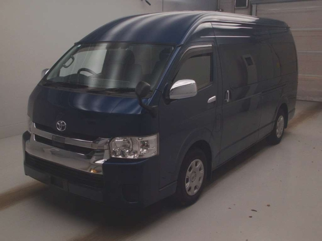 TOYOTA HIACE