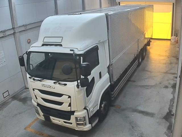 ISUZU TRUCK