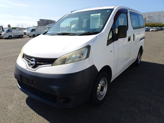 NISSAN NV200