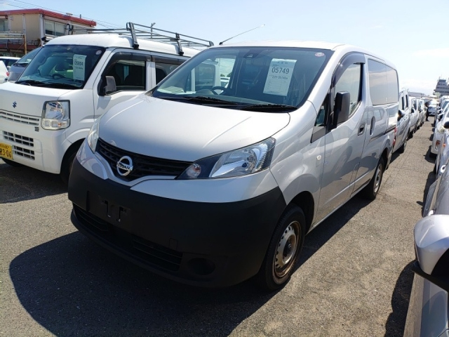 NISSAN NV200