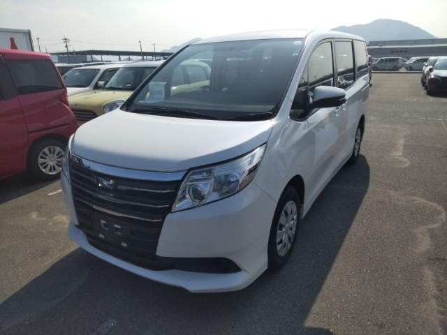 TOYOTA NOAH