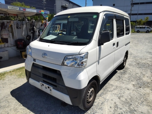 TOYOTA PIXIS VAN