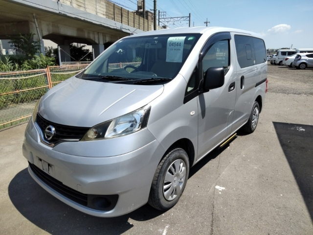 NISSAN NV200