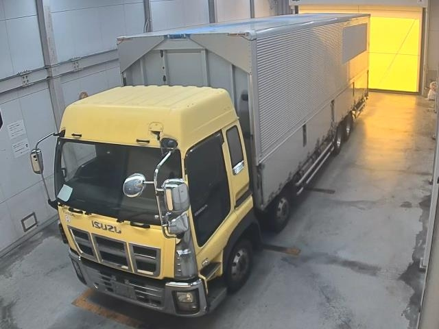 ISUZU TRUCK