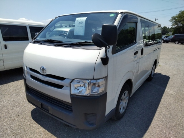 TOYOTA HIACE VAN