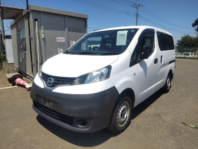 NISSAN NV200