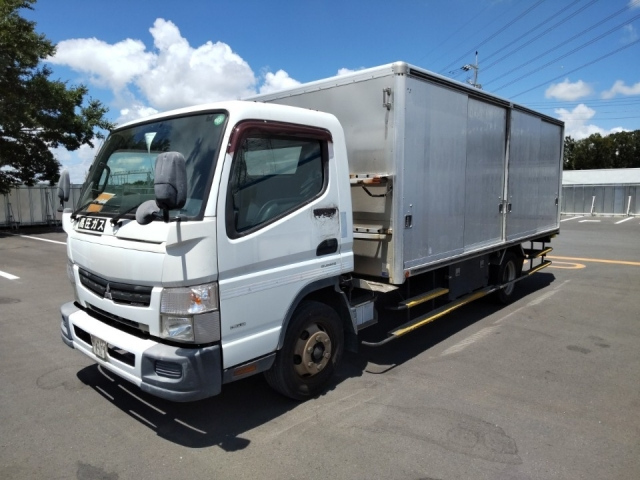 MITSUBISHI CANTER