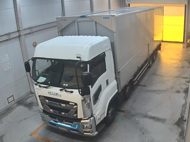 ISUZU TRUCK