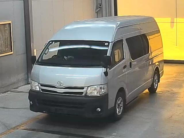 TOYOTA HIACE