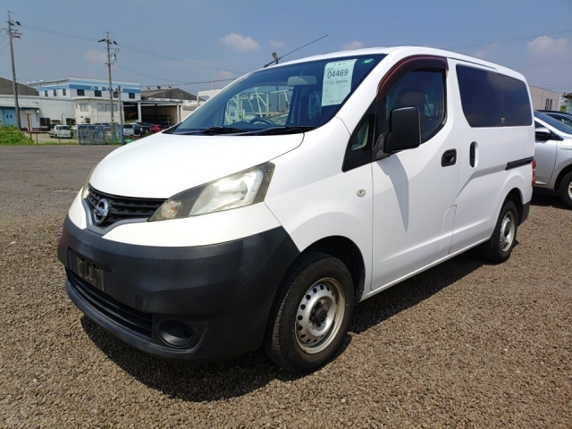 NISSAN NV200