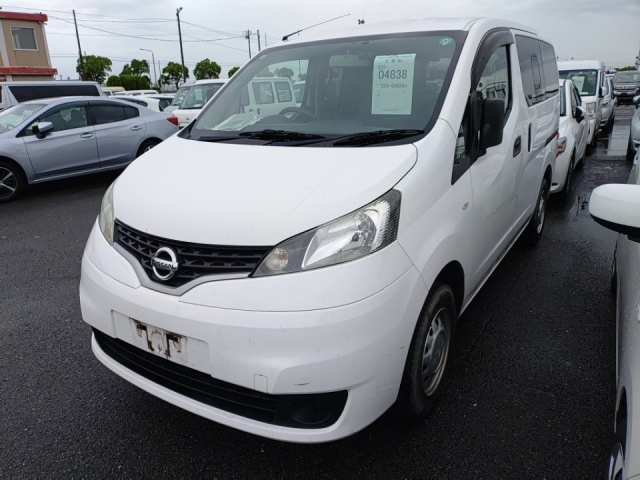 NISSAN NV200