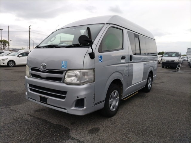 TOYOTA HIACE VAN