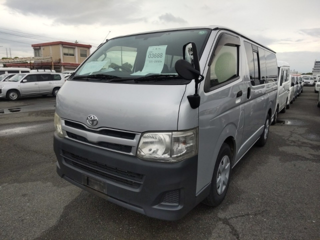 TOYOTA HIACE VAN