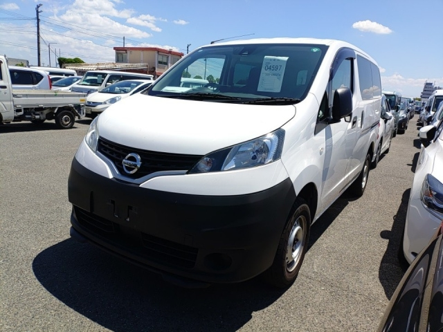 NISSAN NV200