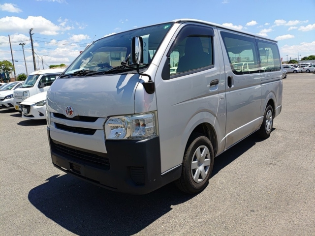 TOYOTA HIACE VAN