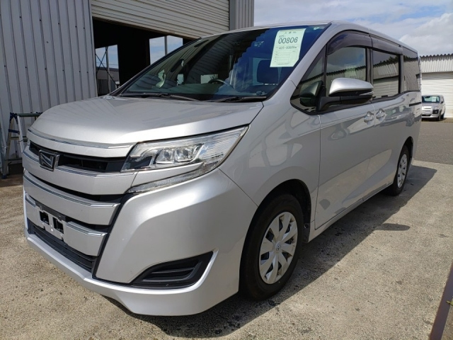 TOYOTA NOAH