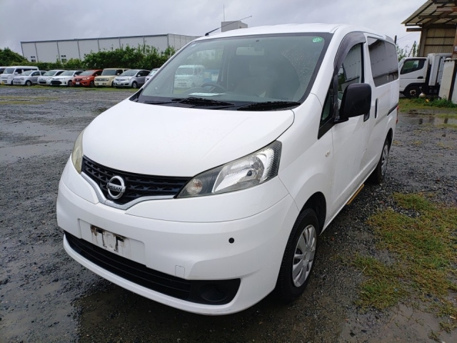 NISSAN NV200