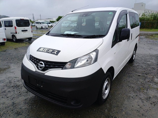 NISSAN NV200