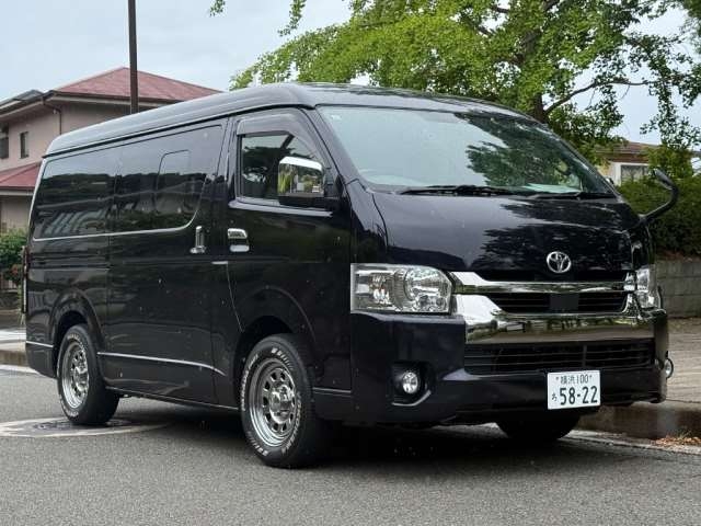 TOYOTA HIACE VAN