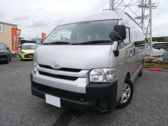 TOYOTA HIACE COMMUTER