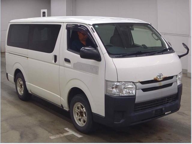 TOYOTA REGIUS VAN