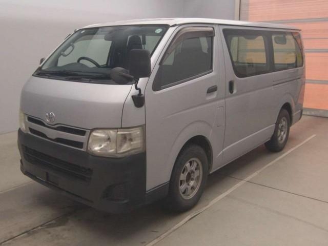 TOYOTA REGIUS VAN