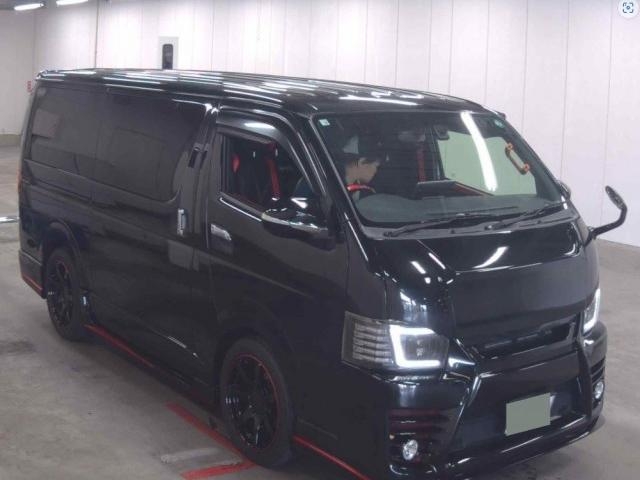 TOYOTA HIACE VAN