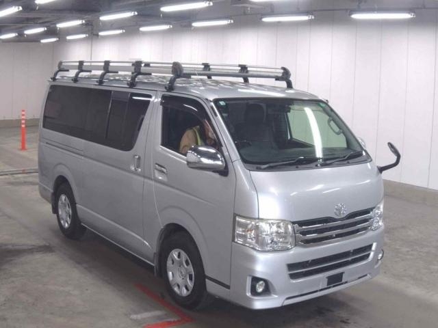 TOYOTA HIACE VAN