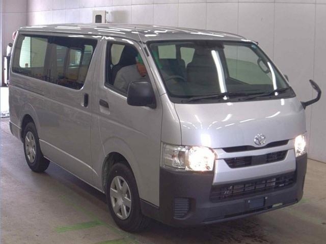 TOYOTA HIACE VAN