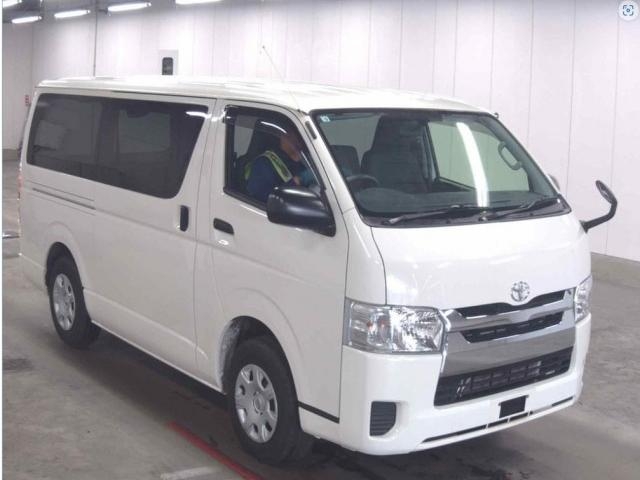 TOYOTA HIACE VAN