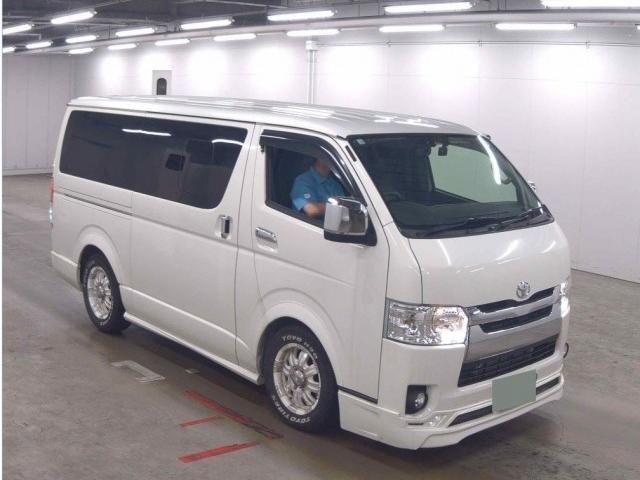TOYOTA HIACE VAN