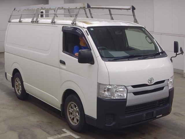 TOYOTA HIACE VAN