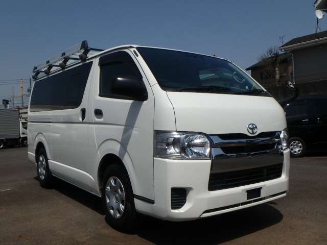 TOYOTA HIACE VAN