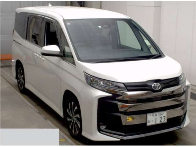 TOYOTA NOAH