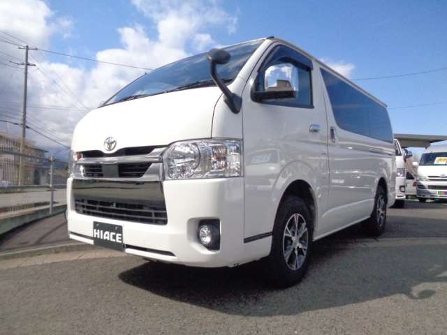 TOYOTA HIACE VAN