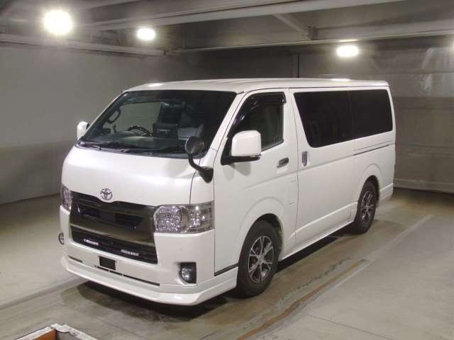 TOYOTA HIACE VAN