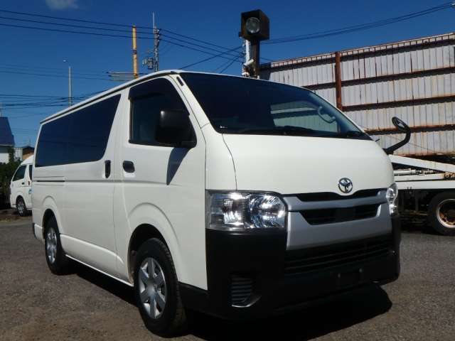 TOYOTA HIACE VAN