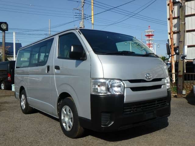 TOYOTA REGIUS VAN