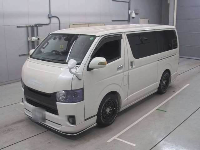 TOYOTA HIACE VAN