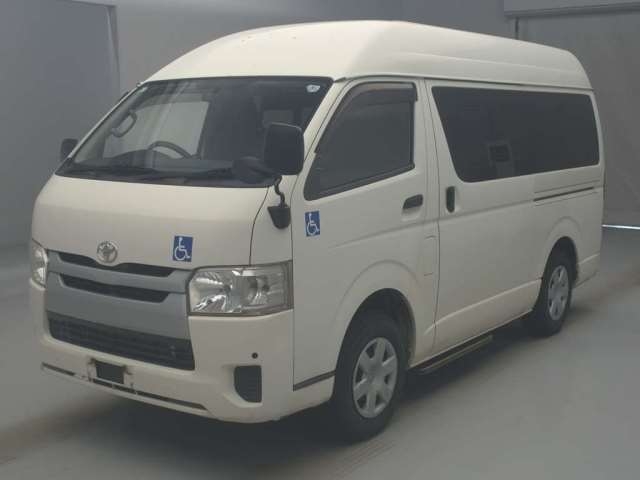 TOYOTA REGIUS VAN